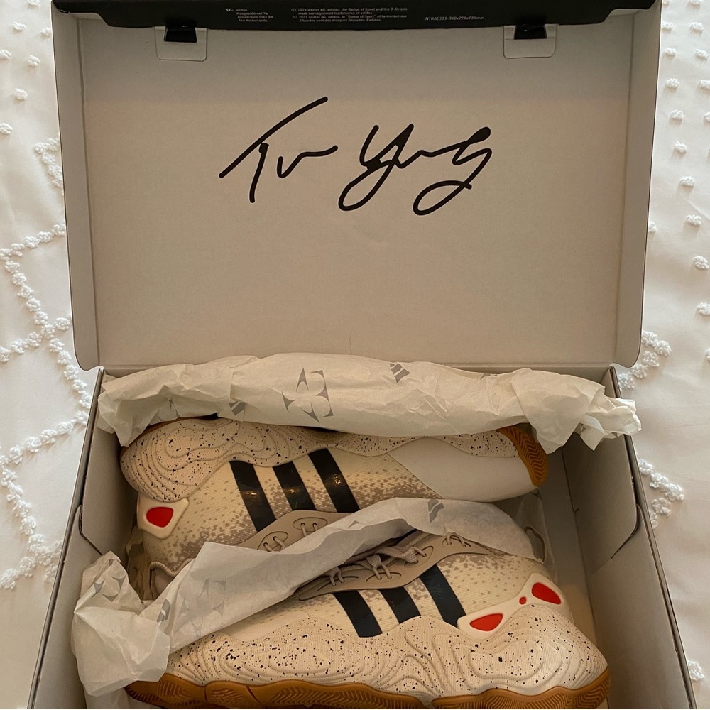 Adidas Trea Young Basketball shoes